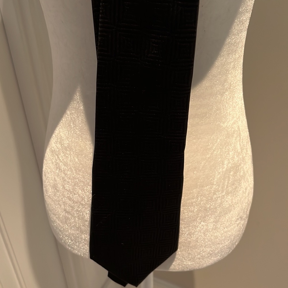 Albert Nipon silk tie - Picture 5 of 9